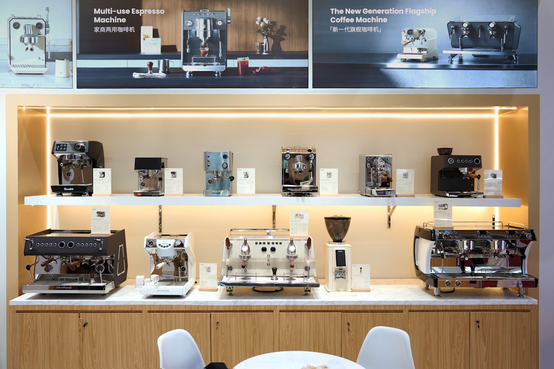 De'Longhi Magnifica Evo bean-to-cup coffee machine on kitchen counter